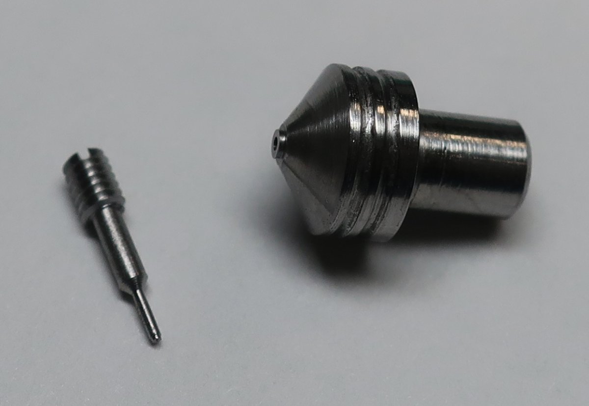 Un outil pour le rivetage des canons d'aiguilles